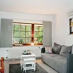 1 Bedroom Cozy In
