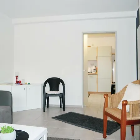 1 Bedroom Cozy In Apartment